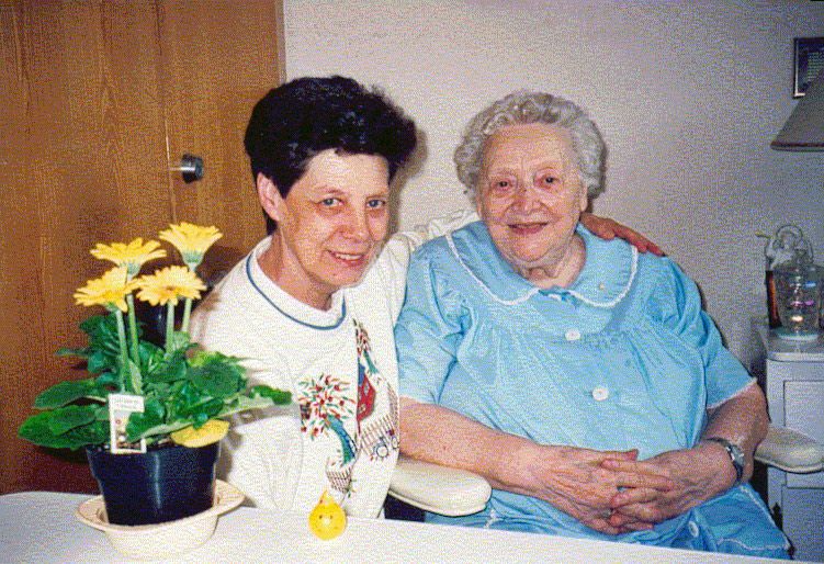 Mimi et sa fille spirituelle Suzanne Dignard, à la Maison Saint-Joseph